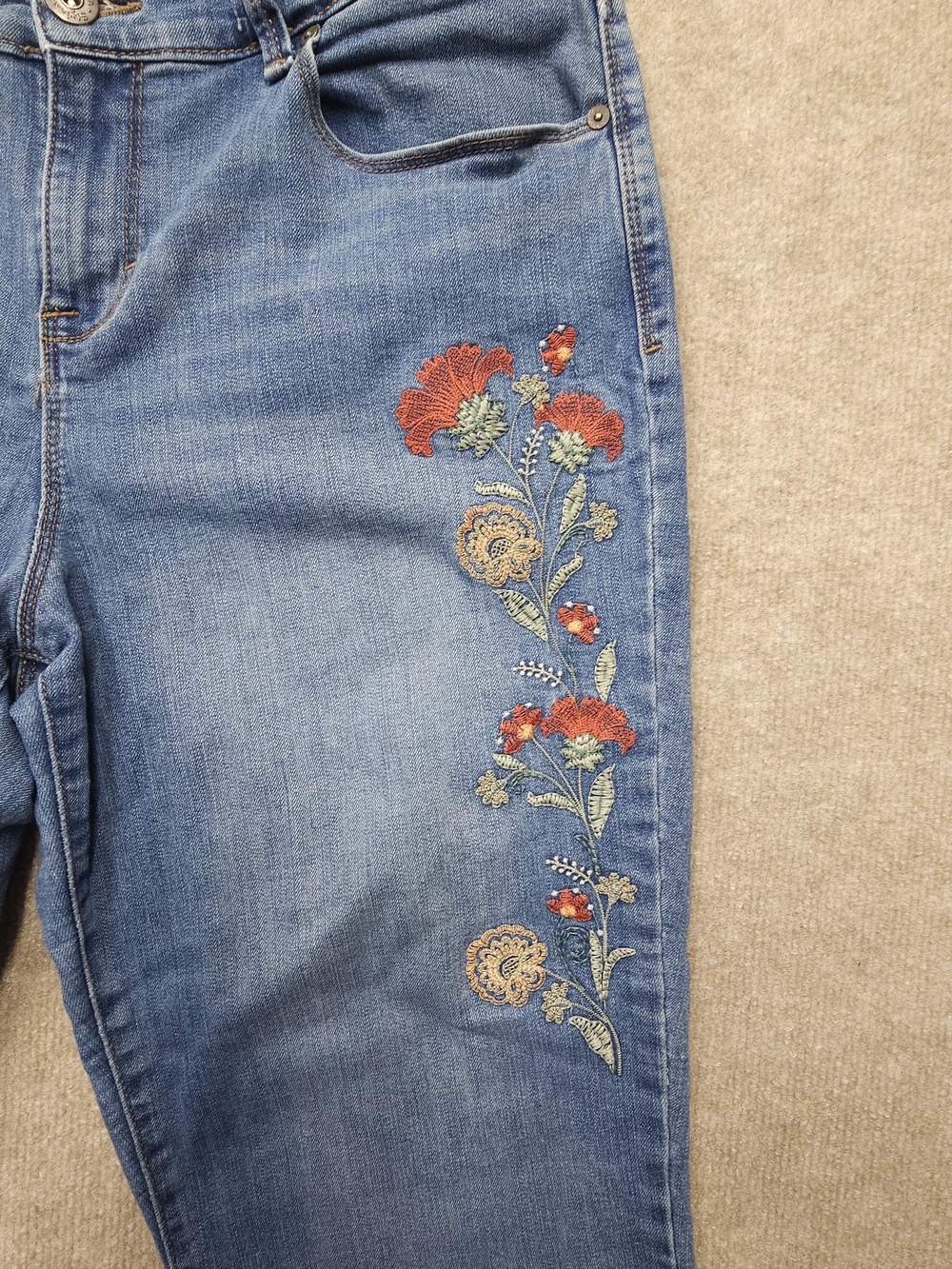 STYLE & Co Curvy Boyfriend Embroidered Jeans Size 12 Bootcut Stretch - Picture 2 of 9